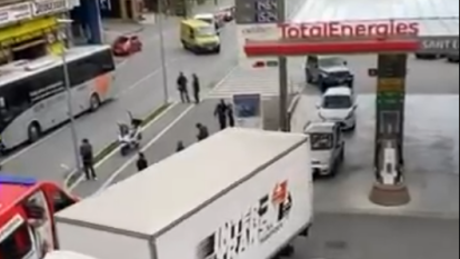 Una captura del vídeo del desviament del trànsit