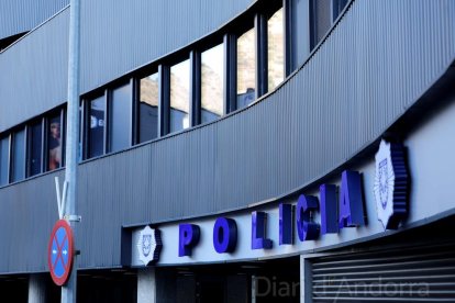 policia, agents, edifici, façana