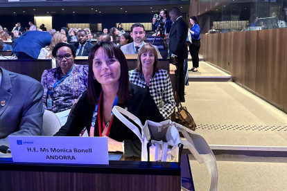 La ministra Mònica Bonell, a París.