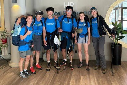 Una imatge dels joves que durant dues setmanes formaran part del projecte de voluntariat a la vall del Madriu.