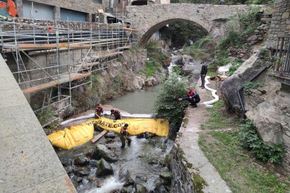 Vessament de gasoil al riu Madriu