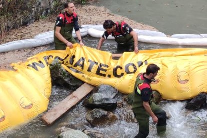 Vessament de gasoil al riu Madriu
