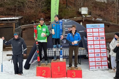 Àlex Rius, a l’esquerra, al podi de Val Palot.