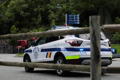 Un cotxe de policia.