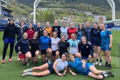 La selecció femenina a l’Estadi Nacional.