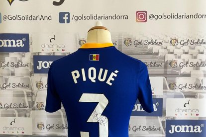 La samarreta subhastada.