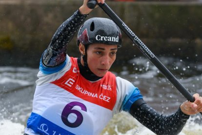 Baixada canoa Mònica Doria a Praga