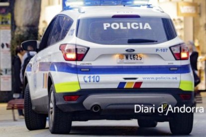 Un vehicle de policia