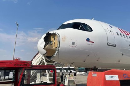 Avió d'Iberia aterra d'emergència