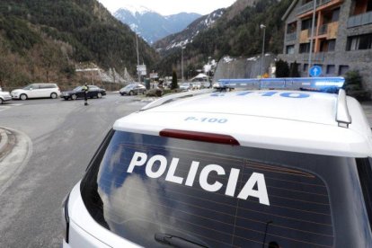 Un vehicle de policia a la Massana