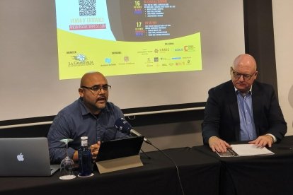 El director artístic del Festival, Manuel Alonso, i el cònsol portuguès, Duarte Rocha, en la presentació de l'Andorra Guitar Fest.