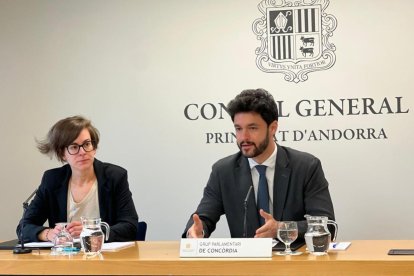 Núria Segués i Cerni Escalé en la roda de premsa de Concòrdia aquest matí al Consell General.
