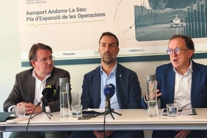 D'esquerra a dreta, Daniel Aristot, Daniel Armengol, Joan Tomàs durant la conferència.