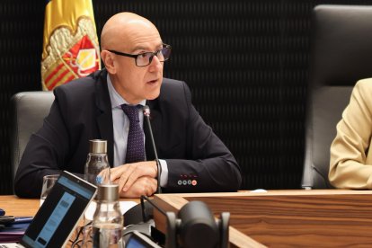 Dolsa prenent la paraula a l’última sessió de consell de comú.