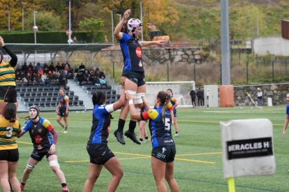 El sènior femení del VPC durant el partit contra l'INEFC Lleida.