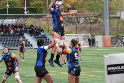 El sènior femení del VPC durant el partit contra l'INEFC Lleida.