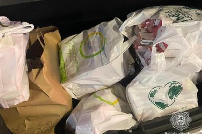 Els agents de policia han intervingut 3.250 paquets de tabac al Pas de la Casa