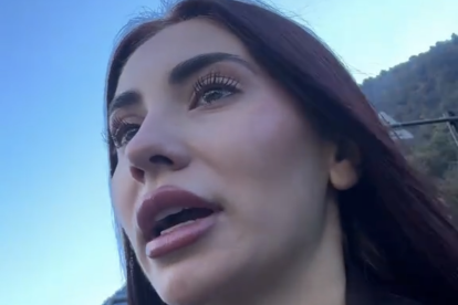 Influencer denuncia multa per una terrassa.