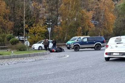La motocicleta accidentada a l'avinguda Salou.