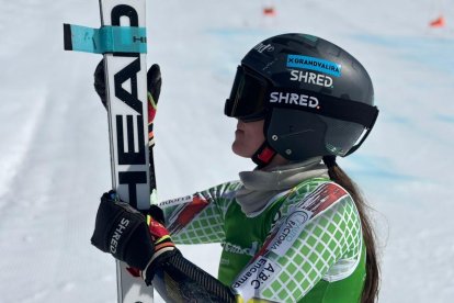 L’esquiadora de la FAE Íria Medina va iniciar el curs a la Copa d’Europa de Zinal.
