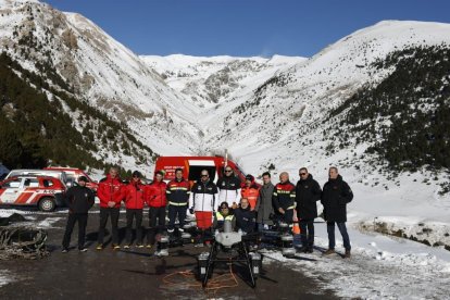 Els participants al simulacre de rescat al Roc del Quer.