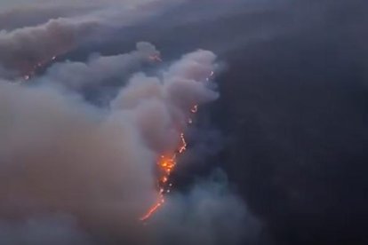 Un passatger d'un avió grava els incendis de Xile