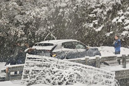 Imatge del vehicle que ha patit un accident al tram entre Anyós i l'Aldosa