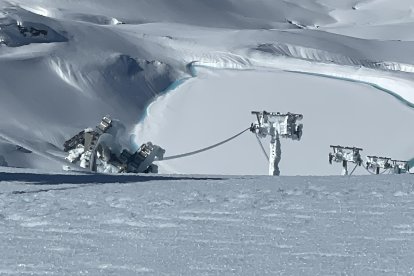 Gel tomba una pilona a Sierra Nevada.