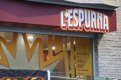 Un dels nous grafismes del local.