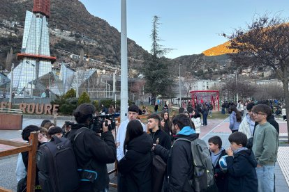 Prop de 200 persones es concentren al Prat del Roure per una suposada “quedada therian”