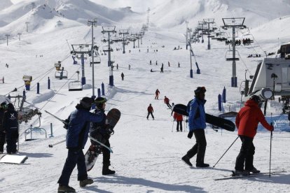 Esquiadors al Pas de la Casa durant el tall de l’RN-20.