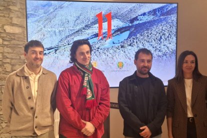 El director del departament de Promoció Cultural, Joan-Marc Joval; els coproductors executius de la pel·lícula '11', David Haro i Pau Riera; i la cònsol menor de Sant Julià de Lòria, Sofia Cortesao.