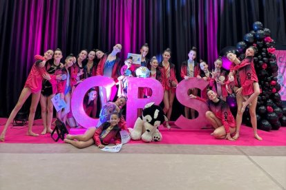 Gimnastes del Club Rítmica Serradells.