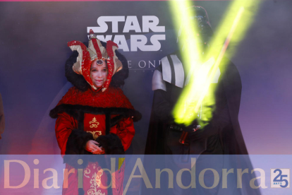 Personatges disfressats d'Star Wars davant el 'photocall' a Vivand