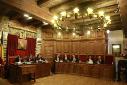 La sessió del comú de Sant Julià de Lòria, en què es van apujar impostos i es va aprovar els pressupost per al 2016.