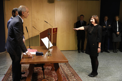 El jurament del càrrec de la nova ministra de la Funció pública, Eva Descarrega.