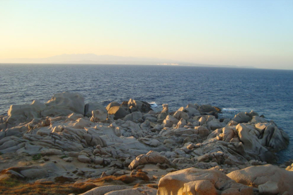 Sarenya. Un voral de roques de la costa sarda per acompanyar la posta de sol.