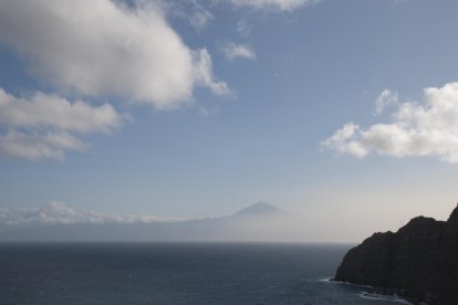 A l'Esteve li va semblar espectacular que un cim tan alt com el Teide es veiés així des de l'illa de la Gomera, on ha passat una setmana de vacances.