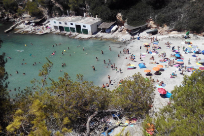 Cala Pi (Mallorca). El bon temps és una constant d'aquesta destinació de vacances amb cales de somni. La Neus, l'Àlex i la Joana, d'Escaldes, n'han gaudit uns quants dies.