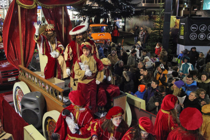 Imatges de la cavalcada dels Reis Mags a Andorra la Vella i Escaldes-Engordany