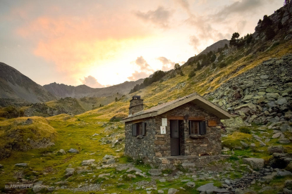 Unes vacances a la muntanya, ben a prop de casa, captant aquest capvespre al refugi de l'Angonella, li han permès a l'Alander Clayton, d'Andorra la Vella, aconseguir el tercer premi del concurs. En aquest cas l'Alander podrà gaudir d'una entrada doble a Caldea.