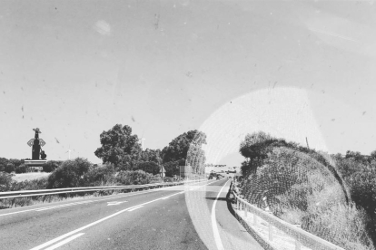 Les carreteres de Bafino, a Andalusia, amb la imatge de la famosa marca Tio Pepe és un dels records de les vacances d'estiu fetes en cotxe en direcció al sud de la península de Patty Bafino i els seus amics.