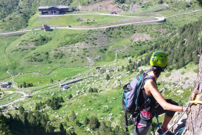 Davinia Curto, Andorra.  Via ferrada als Cortals d'Encamp. Experiència que la Davinia Curto defineix com “la sensació d'estar a dalt i formar part de grans paisatges”.