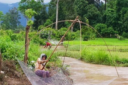 Leyre López, Laos. “Mentre fèiem un tour en moto vam trobar aquests pescadors al riu Nam Hin Bun. Els podem veure utilitzant les xarxes tradicionals laocianes”, descriu l'ordinenca Leyre López de Laos.