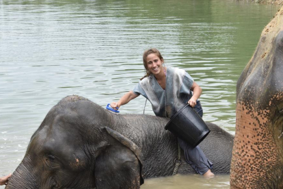 Thaïs Martínez. Tailàndia. Passar un dia entre elefants ha estat un somni fet real per a la Thaïs Martínez, a l'espai Elephant Discovery Chiang Mai, on va poder jugar amb ells durant les seves vacances en aquest estat del sud-est asiàtic.