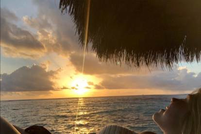Carles Ribes. Illes Maldives. “Idíl·lica posta de sol a les Illes Maldives durant unes vacances per emmarcar que mai oblidaré”, reflexiona Carles Ribes a la fotografia que envia de la seva companya de viatge.