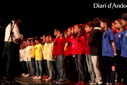 Més de 600 alumnes de l'Escola Andorrana canten per la pau