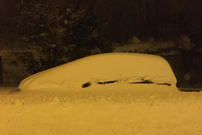 Vehicles soterrats sota la neu a Arinsal
