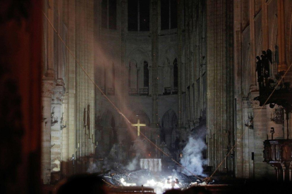 Les imatges de l'interior de Notre-Dame mostren l'efecte del devastador incendi