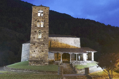 L'església de Sant Joan de Caselles immortalitzada per Josep Subirana, de Reus, que des de fa una dècada passa dos mesos de vacances a Canillo, on afirma que està “tranquil i amb moltes amistats”.